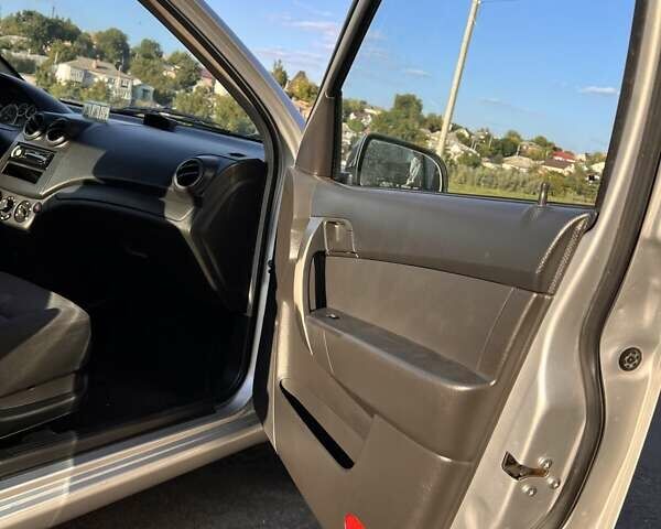 Сірий Шевроле Авео, об'ємом двигуна 1.5 л та пробігом 175 тис. км за 6000 $, фото 7 на Automoto.ua