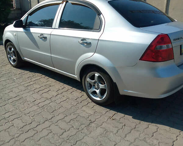 Серый Шевроле Авео, объемом двигателя 1.5 л и пробегом 230 тыс. км за 3800 $, фото 3 на Automoto.ua