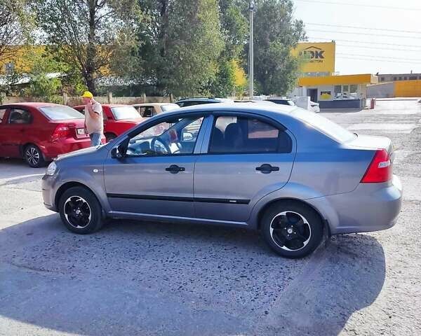 Серый Шевроле Авео, объемом двигателя 1.5 л и пробегом 105 тыс. км за 4000 $, фото 4 на Automoto.ua