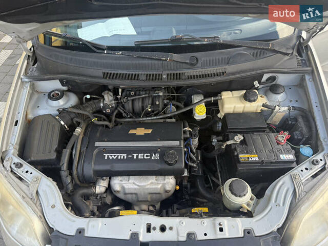 Сірий Шевроле Авео, об'ємом двигуна 1.6 л та пробігом 280 тис. км за 2750 $, фото 9 на Automoto.ua