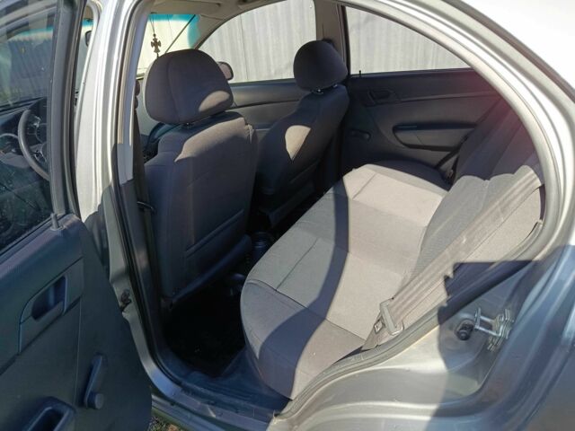Серый Шевроле Авео, объемом двигателя 1.5 л и пробегом 315 тыс. км за 3199 $, фото 6 на Automoto.ua