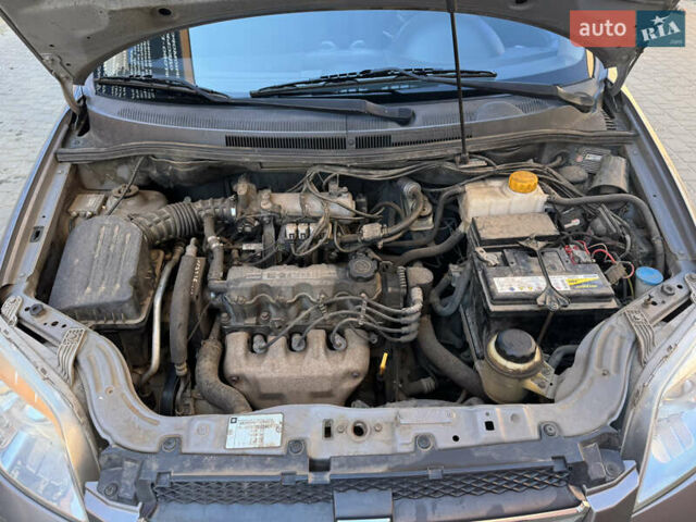 Сірий Шевроле Авео, об'ємом двигуна 1.5 л та пробігом 165 тис. км за 4800 $, фото 21 на Automoto.ua