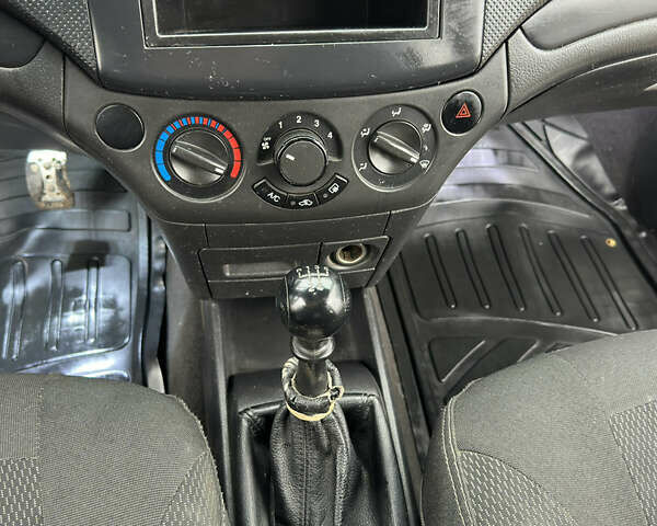 Сірий Шевроле Авео, об'ємом двигуна 1.5 л та пробігом 245 тис. км за 3500 $, фото 20 на Automoto.ua