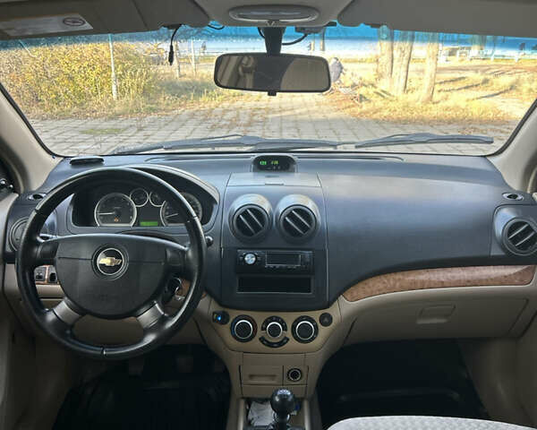 Серый Шевроле Авео, объемом двигателя 1.6 л и пробегом 214 тыс. км за 2700 $, фото 11 на Automoto.ua