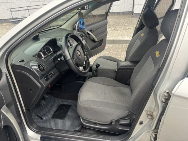 Сірий Шевроле Авео, об'ємом двигуна 1.5 л та пробігом 280 тис. км за 2750 $, фото 11 на Automoto.ua