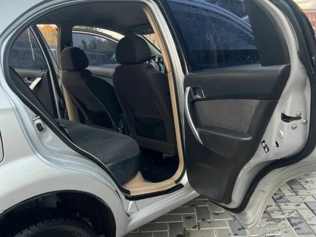 Серый Шевроле Авео, объемом двигателя 1.6 л и пробегом 272 тыс. км за 3650 $, фото 13 на Automoto.ua