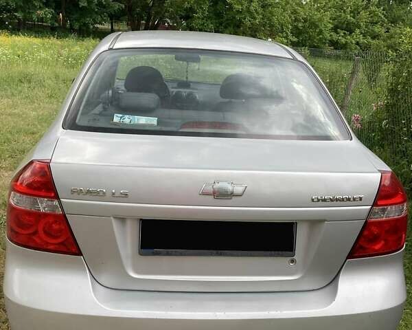 Серый Шевроле Авео, объемом двигателя 1.5 л и пробегом 210 тыс. км за 3800 $, фото 1 на Automoto.ua
