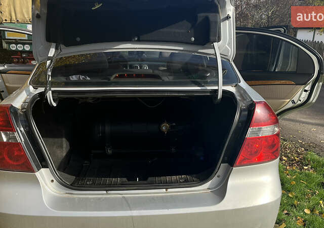 Сірий Шевроле Авео, об'ємом двигуна 1.6 л та пробігом 160 тис. км за 4200 $, фото 3 на Automoto.ua