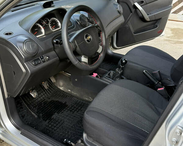 Серый Шевроле Авео, объемом двигателя 1.4 л и пробегом 438 тыс. км за 3300 $, фото 12 на Automoto.ua