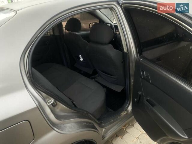 Серый Шевроле Авео, объемом двигателя 1.5 л и пробегом 393 тыс. км за 2850 $, фото 6 на Automoto.ua