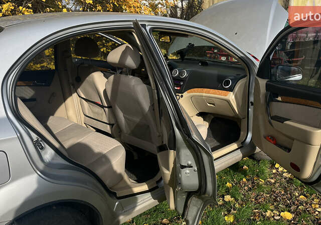 Сірий Шевроле Авео, об'ємом двигуна 1.6 л та пробігом 160 тис. км за 4200 $, фото 4 на Automoto.ua