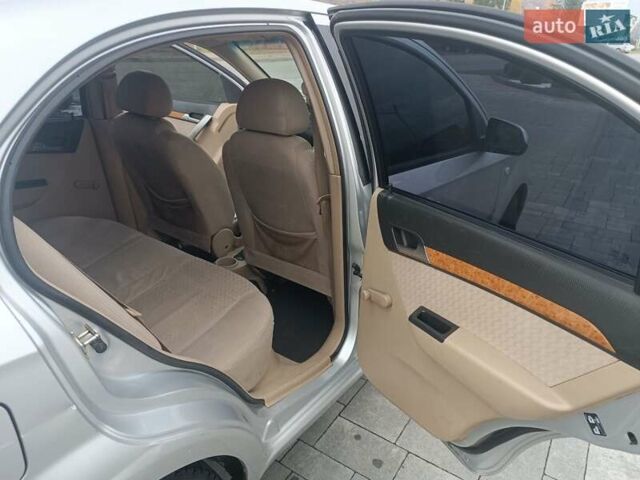 Сірий Шевроле Авео, об'ємом двигуна 1.6 л та пробігом 270 тис. км за 3500 $, фото 5 на Automoto.ua