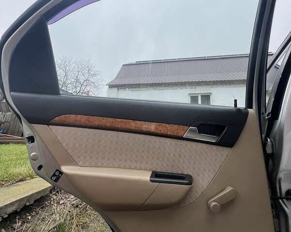 Сірий Шевроле Авео, об'ємом двигуна 1.6 л та пробігом 353 тис. км за 4000 $, фото 18 на Automoto.ua