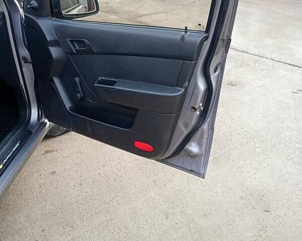 Серый Шевроле Авео, объемом двигателя 1.5 л и пробегом 200 тыс. км за 3000 $, фото 6 на Automoto.ua