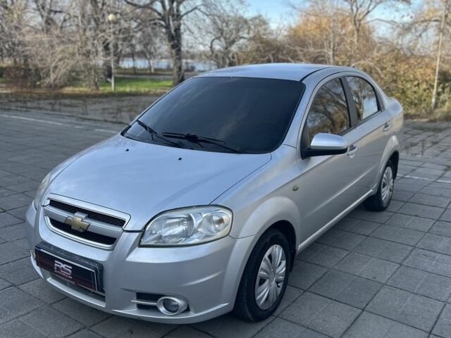 Серый Шевроле Авео, объемом двигателя 1.6 л и пробегом 214 тыс. км за 2700 $, фото 1 на Automoto.ua