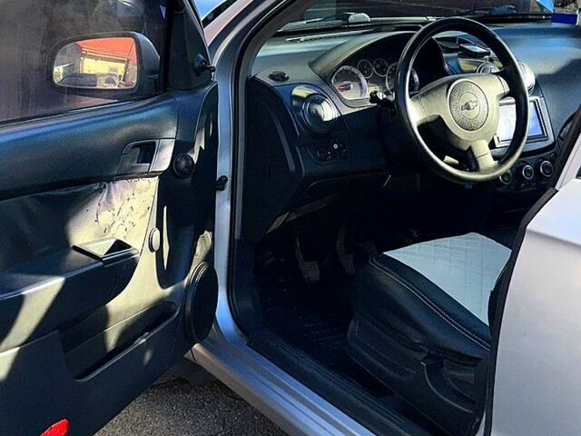 Серый Шевроле Авео, объемом двигателя 1.5 л и пробегом 280 тыс. км за 4000 $, фото 2 на Automoto.ua