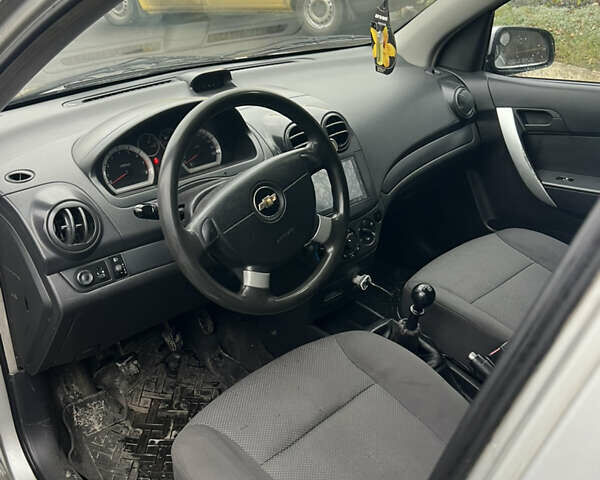 Сірий Шевроле Авео, об'ємом двигуна 1.5 л та пробігом 250 тис. км за 2999 $, фото 10 на Automoto.ua