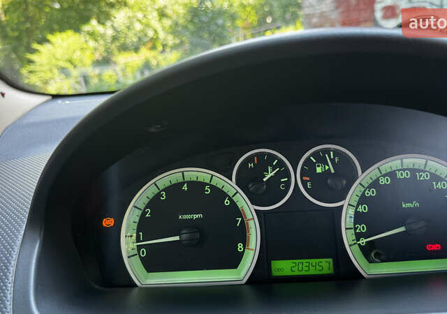 Серый Шевроле Авео, объемом двигателя 1.6 л и пробегом 203 тыс. км за 3700 $, фото 3 на Automoto.ua