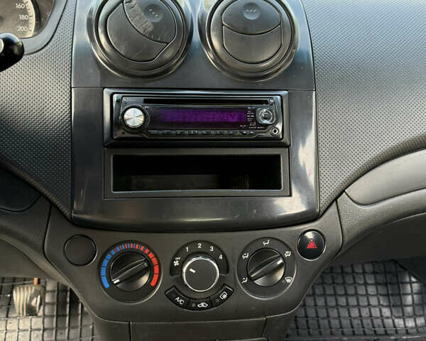 Серый Шевроле Авео, объемом двигателя 1.4 л и пробегом 438 тыс. км за 3300 $, фото 14 на Automoto.ua