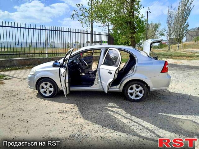 Серый Шевроле Авео, объемом двигателя 1.5 л и пробегом 315 тыс. км за 3700 $, фото 4 на Automoto.ua