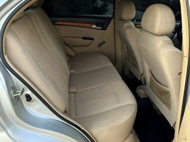 Сірий Шевроле Авео, об'ємом двигуна 1.6 л та пробігом 260 тис. км за 2700 $, фото 5 на Automoto.ua