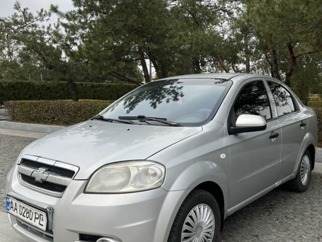 Серый Шевроле Авео, объемом двигателя 1.5 л и пробегом 240 тыс. км за 3300 $, фото 1 на Automoto.ua