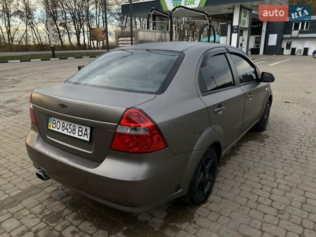 Серый Шевроле Авео, объемом двигателя 1.5 л и пробегом 393 тыс. км за 2850 $, фото 2 на Automoto.ua