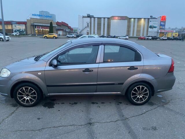 Серый Шевроле Авео, объемом двигателя 1.5 л и пробегом 236 тыс. км за 2900 $, фото 1 на Automoto.ua