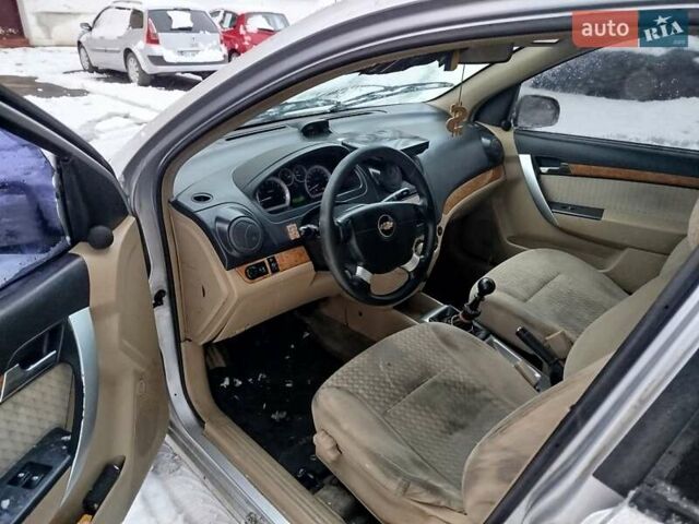 Сірий Шевроле Авео, об'ємом двигуна 1.6 л та пробігом 650 тис. км за 2200 $, фото 5 на Automoto.ua
