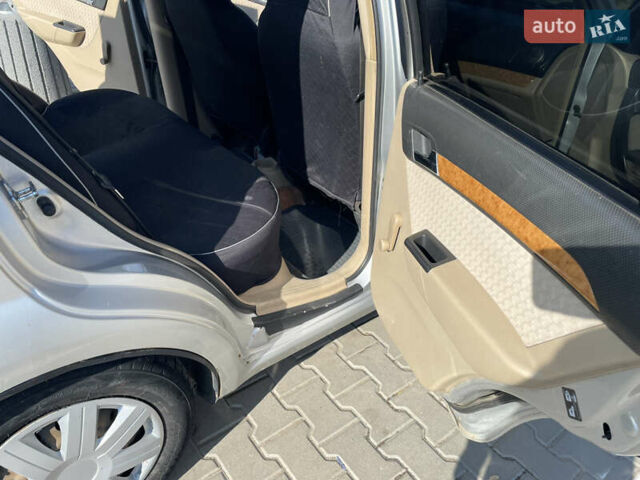 Серый Шевроле Авео, объемом двигателя 1.6 л и пробегом 193 тыс. км за 4100 $, фото 2 на Automoto.ua