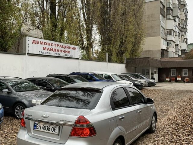 Серый Шевроле Авео, объемом двигателя 1.6 л и пробегом 250 тыс. км за 2850 $, фото 2 на Automoto.ua