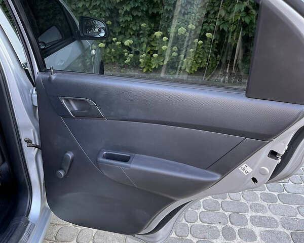 Сірий Шевроле Авео, об'ємом двигуна 1.5 л та пробігом 62 тис. км за 4800 $, фото 11 на Automoto.ua