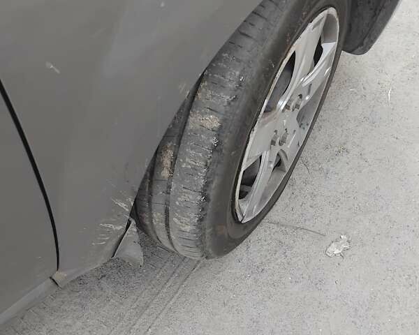 Сірий Шевроле Авео, об'ємом двигуна 1.5 л та пробігом 202 тис. км за 3300 $, фото 4 на Automoto.ua
