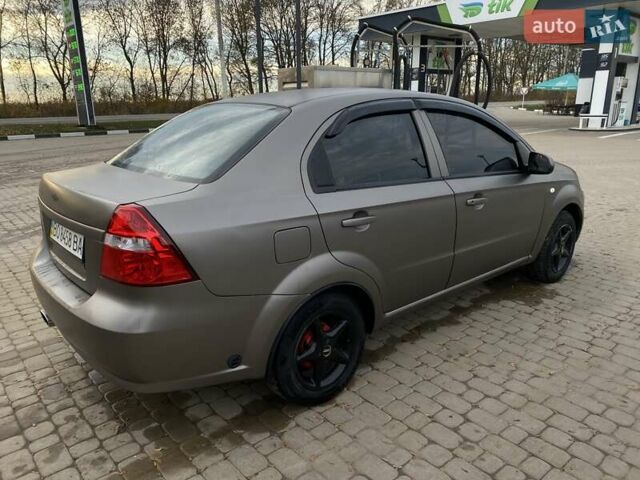 Серый Шевроле Авео, объемом двигателя 1.5 л и пробегом 393 тыс. км за 2850 $, фото 1 на Automoto.ua