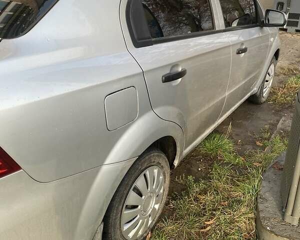 Серый Шевроле Авео, объемом двигателя 1.5 л и пробегом 194 тыс. км за 3700 $, фото 2 на Automoto.ua