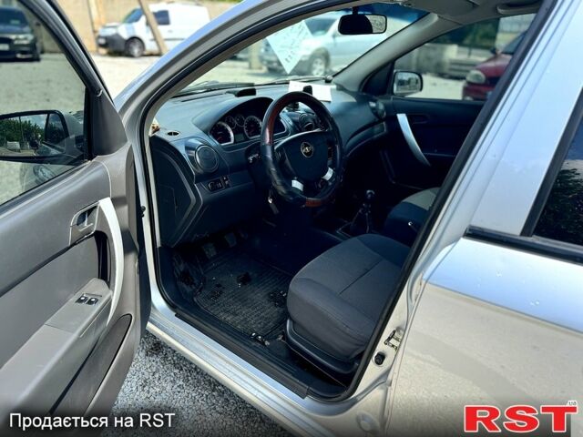 Серый Шевроле Авео, объемом двигателя 1.5 л и пробегом 174 тыс. км за 3499 $, фото 5 на Automoto.ua