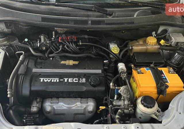 Сірий Шевроле Авео, об'ємом двигуна 1.6 л та пробігом 160 тис. км за 4200 $, фото 5 на Automoto.ua