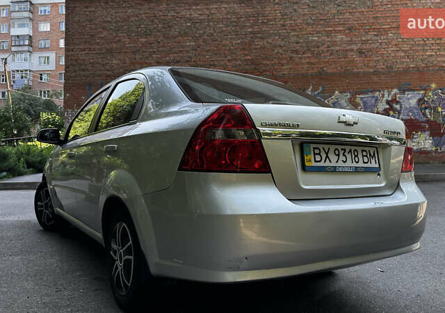 Серый Шевроле Авео, объемом двигателя 1.6 л и пробегом 203 тыс. км за 3700 $, фото 2 на Automoto.ua