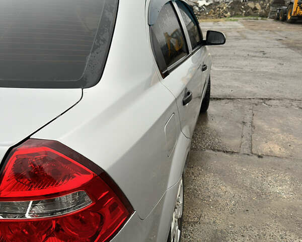 Сірий Шевроле Авео, об'ємом двигуна 1.5 л та пробігом 245 тис. км за 3500 $, фото 10 на Automoto.ua