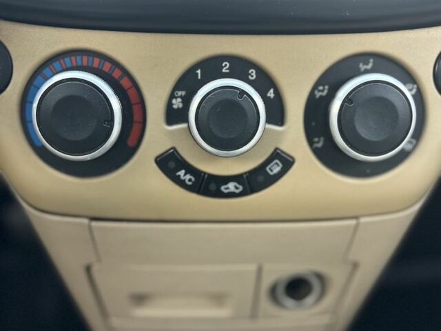 Серый Шевроле Авео, объемом двигателя 1.6 л и пробегом 214 тыс. км за 2700 $, фото 13 на Automoto.ua