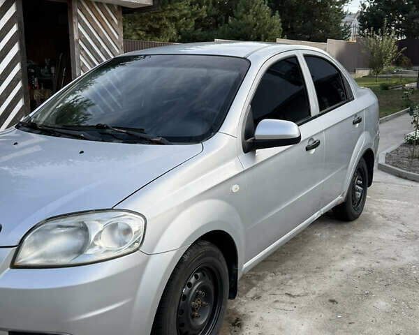 Серый Шевроле Авео, объемом двигателя 1.4 л и пробегом 438 тыс. км за 3300 $, фото 1 на Automoto.ua