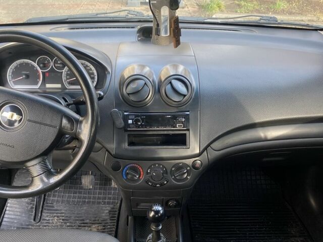 Серый Шевроле Авео, объемом двигателя 1.5 л и пробегом 194 тыс. км за 3700 $, фото 2 на Automoto.ua