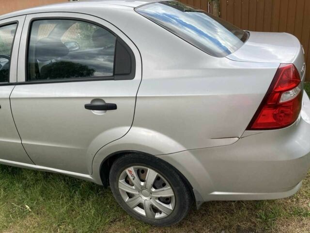 Сірий Шевроле Авео, об'ємом двигуна 1.5 л та пробігом 210 тис. км за 3800 $, фото 2 на Automoto.ua