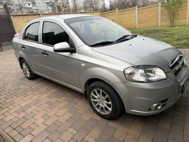 Серый Шевроле Авео, объемом двигателя 1.5 л и пробегом 180 тыс. км за 3900 $, фото 1 на Automoto.ua