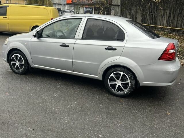 Серый Шевроле Авео, объемом двигателя 1.5 л и пробегом 220 тыс. км за 3000 $, фото 4 на Automoto.ua