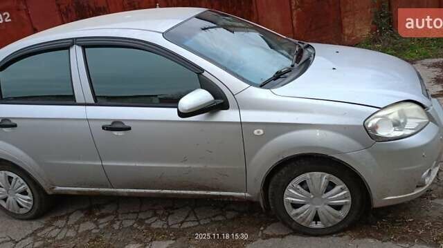 Сірий Шевроле Авео, об'ємом двигуна 1.5 л та пробігом 220 тис. км за 3750 $, фото 3 на Automoto.ua