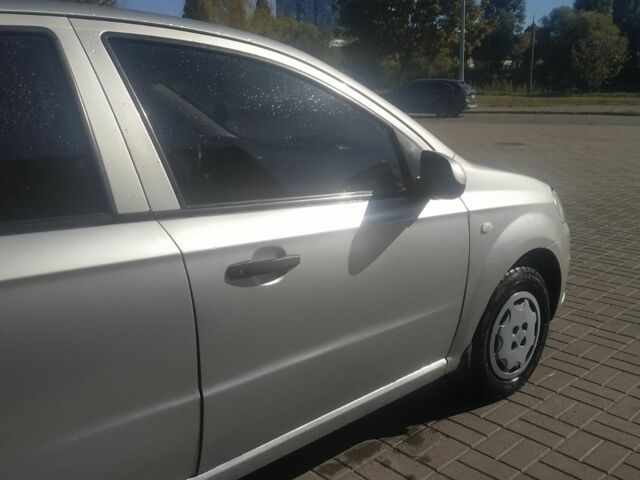 Сірий Шевроле Авео, об'ємом двигуна 1.5 л та пробігом 221 тис. км за 3200 $, фото 1 на Automoto.ua