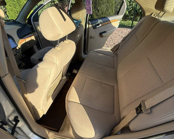 Сірий Шевроле Авео, об'ємом двигуна 1.6 л та пробігом 234 тис. км за 4300 $, фото 6 на Automoto.ua