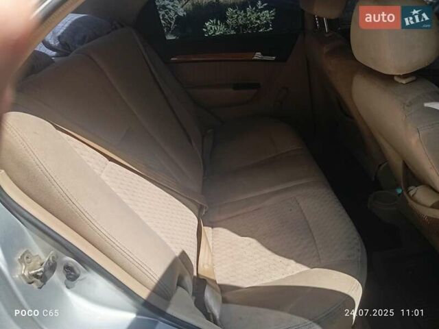 Серый Шевроле Авео, объемом двигателя 1.6 л и пробегом 250 тыс. км за 2900 $, фото 9 на Automoto.ua