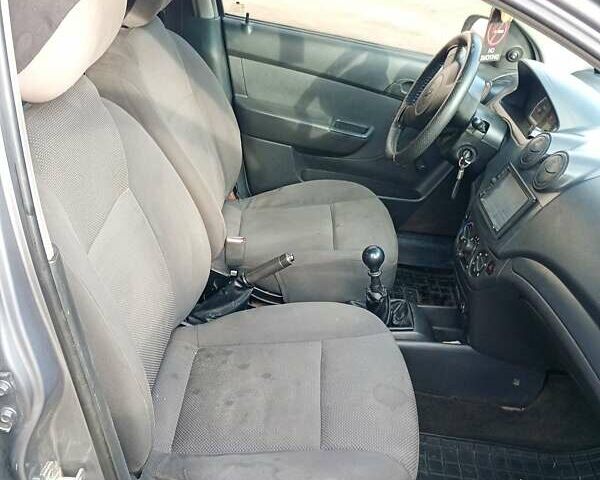 Серый Шевроле Авео, объемом двигателя 1.5 л и пробегом 200 тыс. км за 3000 $, фото 4 на Automoto.ua